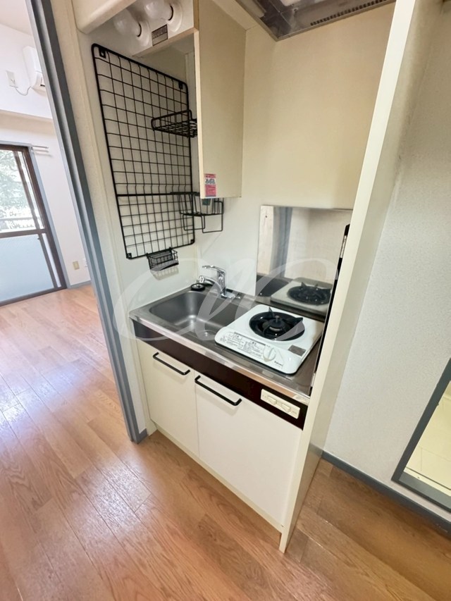 キッチン　写真は反転タイプのものです。