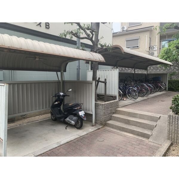 その他共有部分　屋根付き駐輪場
