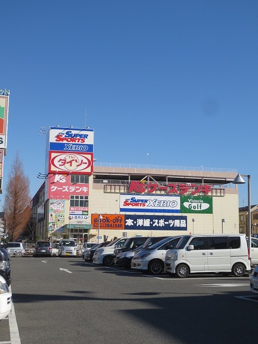 ショッピングセンター　ジャガーイースト（ショッピングセンター）まで633m