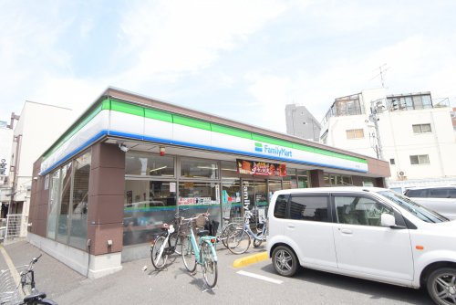 コンビニ　ファミリーマート 大島三丁目店（コンビニ）まで121m