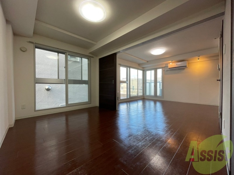 その他部屋・スペース　戸を閉めるとリビングと区切られた寝室にすることができますよ。