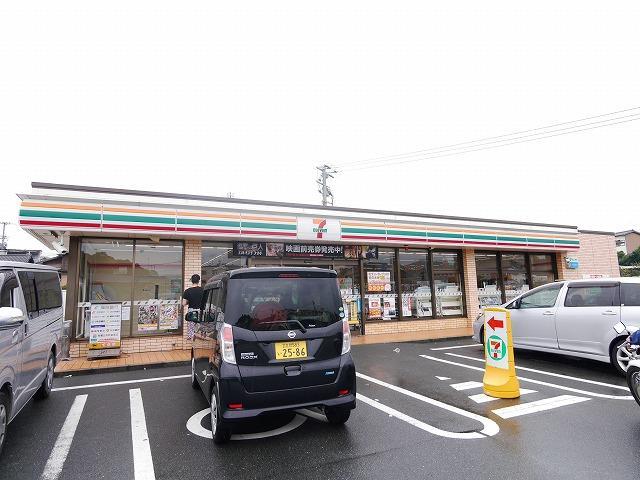 コンビニ　セブン‐イレブン／小倉篠崎２丁目店（コンビニ）まで165m