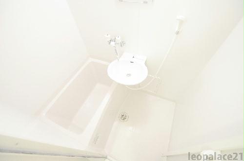 バス・シャワールーム　バス・トイレ別です。同タイプの写真です。