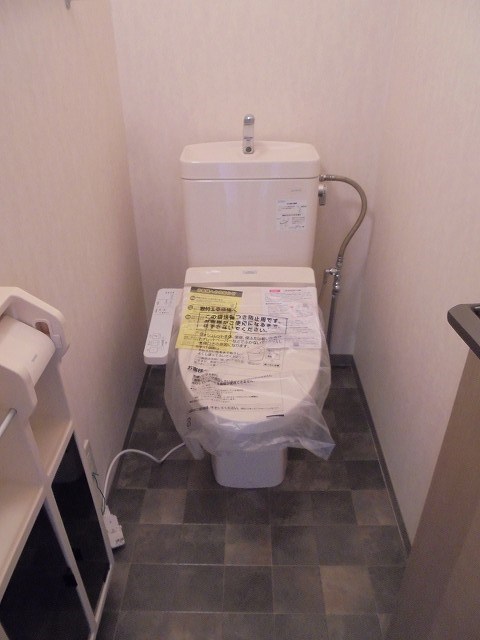 トイレ　写真は202号室です(参考)