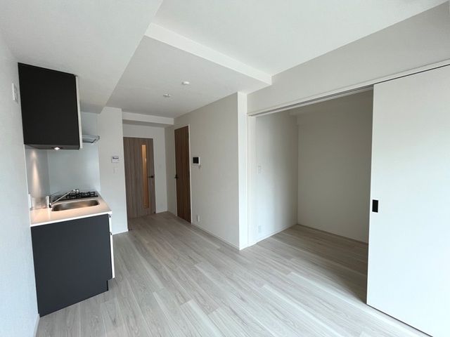 居室・リビング　※別部屋の参考写真です。