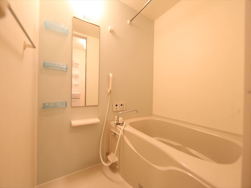 バス・シャワールーム　追い焚き機能付きお風呂