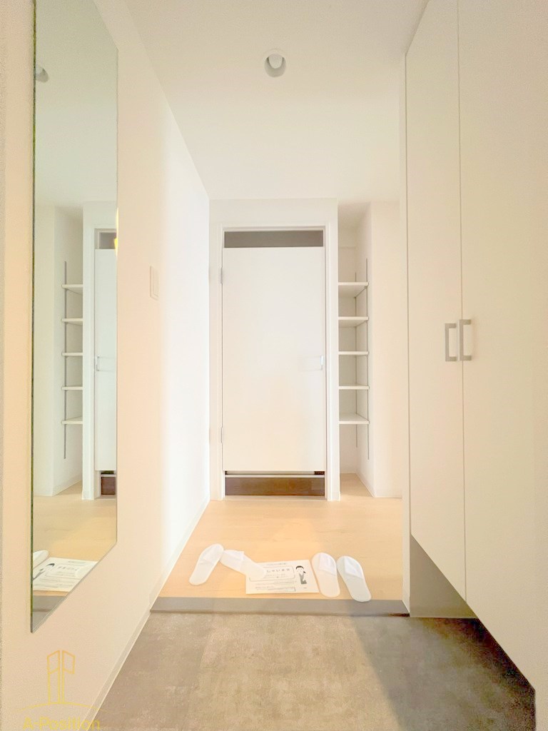 玄関　セレニテ難波プリエ