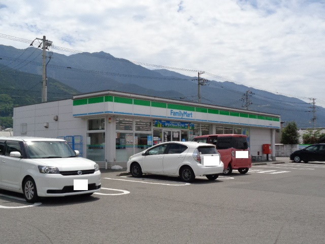 コンビニ　ファミリーマート寒川西店（コンビニ）まで1900m