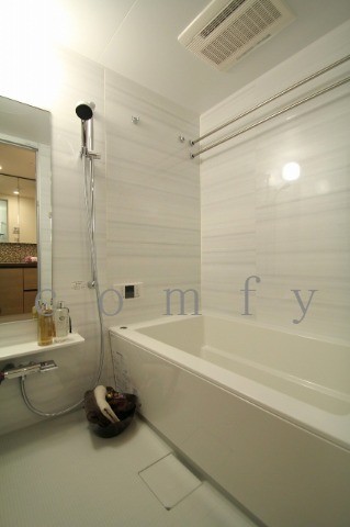 バス・シャワールーム　追炊き浴室乾燥機付きバス