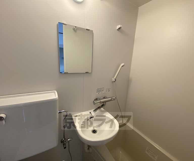 洗面設備　シンプルな洗面所です。
