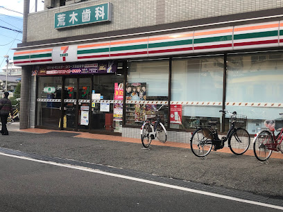 コンビニ　セブンイレブン 豊中服部豊町1丁目店（コンビニ）まで91m