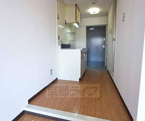 キッチン　部屋から見たキッチンです。