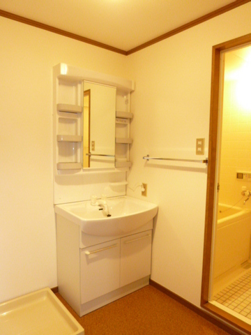 洗面設備　独立洗面があって朝支度も楽々。