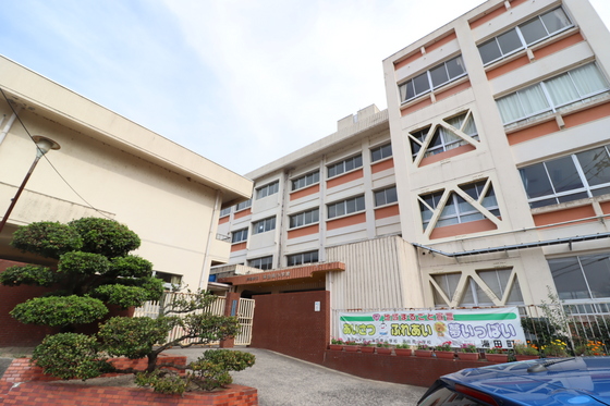 小学校　海田町立海田南小学校（小学校）まで379m