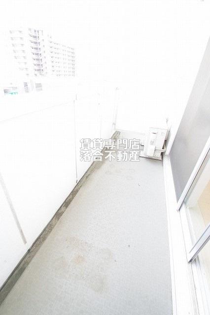 バルコニー　開放感のある広々としたバルコニー