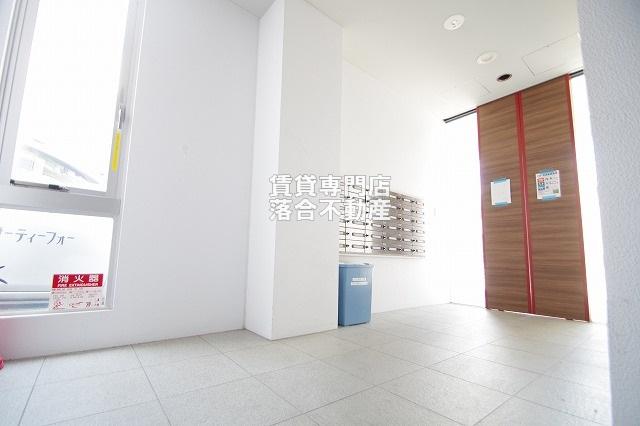 エントランス　オートロック付きで安心♪