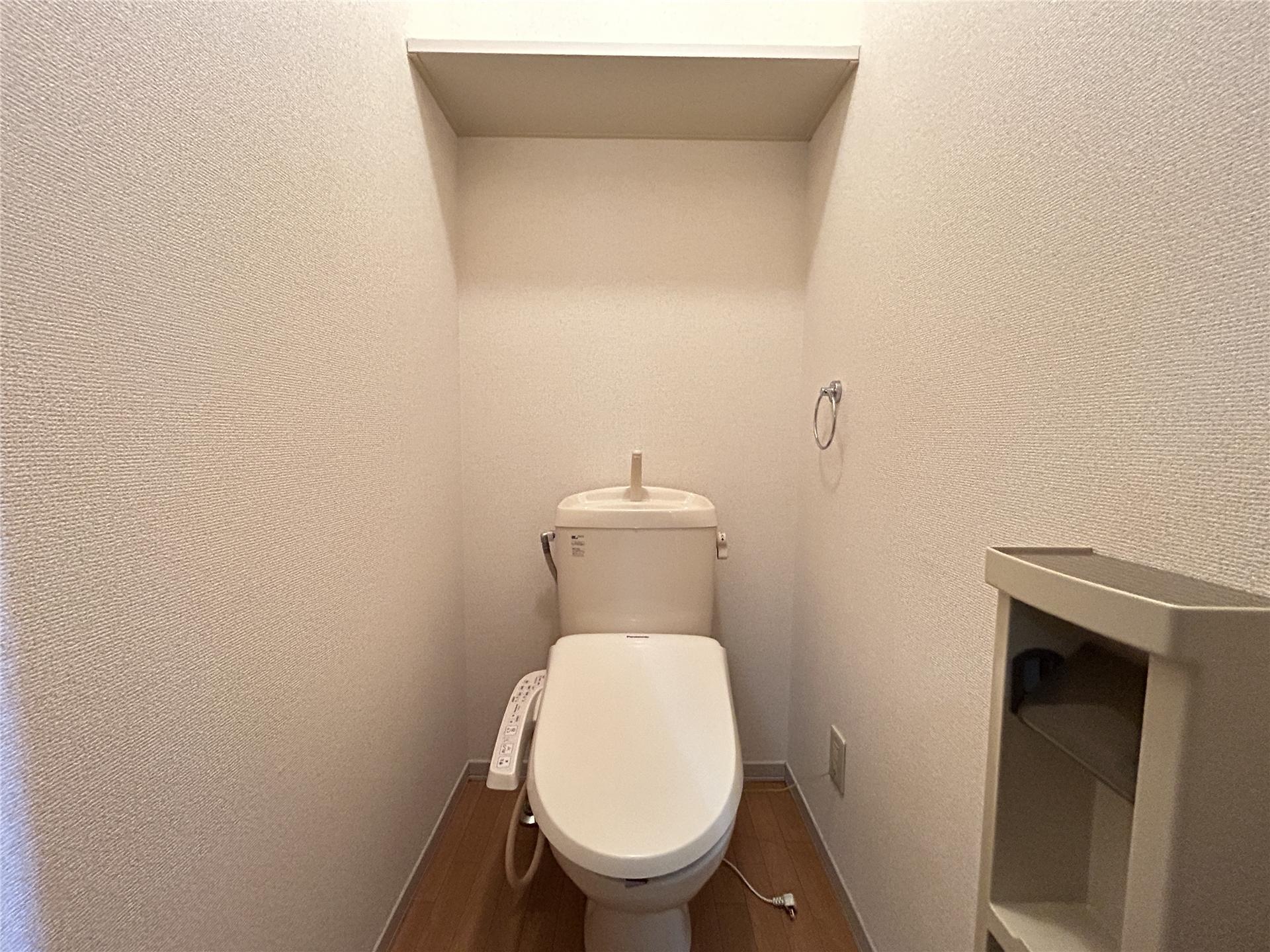 トイレ　温水洗浄便座付きのトイレです