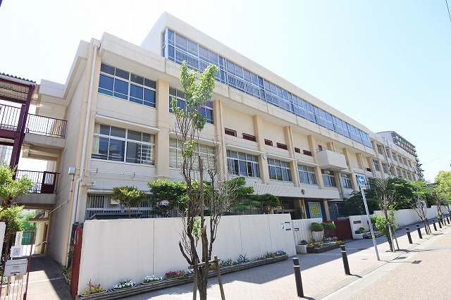 中学校　駒ケ林中学校（中学校）まで619m