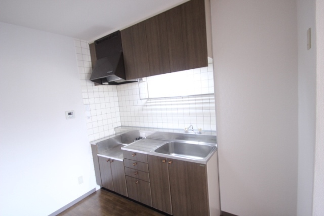 キッチン　※同物件別部屋の写真です。