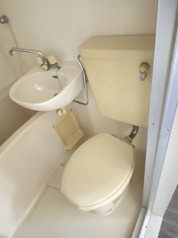 トイレ　浴室内にトイレがあります♪