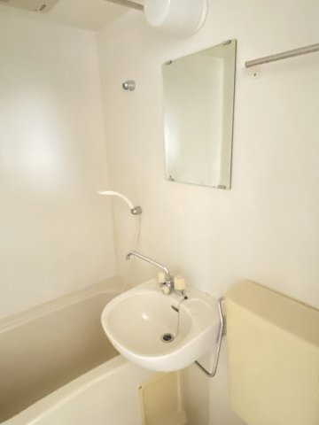 洗面設備　浴室内に洗面台があります♪