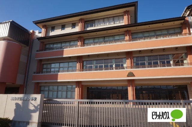 小学校　湖南市立岩根小学校（小学校）まで2079m