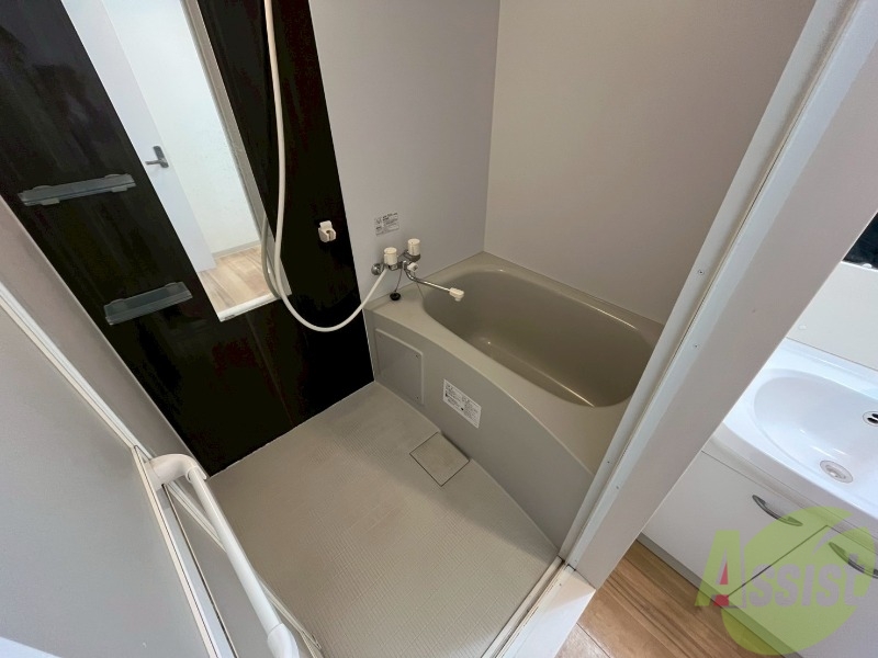 バス・シャワールーム　ユニットバスです。疲れを癒すのに欠かせませんね！