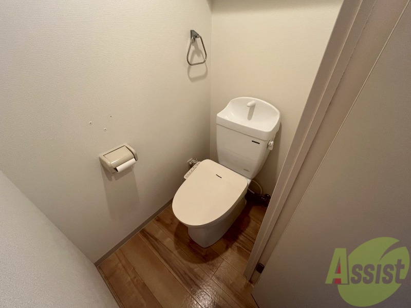 トイレ　こちらはトイレです。清潔感があり、安心して使用できます。