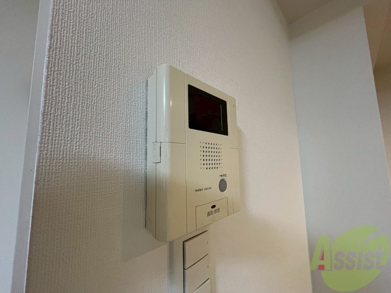 セキュリティ　モニター付きインターホンです。来客時も安心ですね。