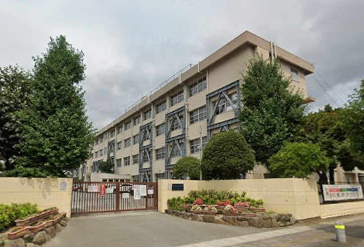 小学校　福岡市立吉塚小学校（小学校）まで372m