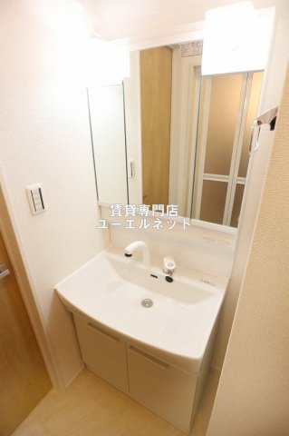 洗面設備　清潔感ある独立洗面台で毎日気持ちよく♪