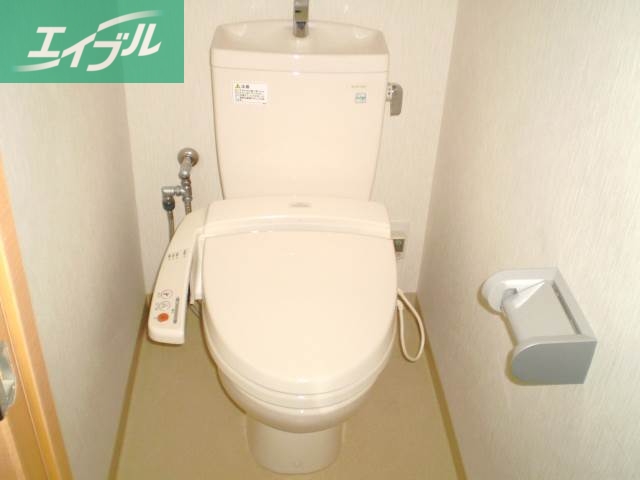 トイレ　温水洗浄便座