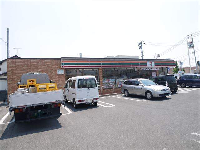 コンビニ　セブンイレブン平井４丁目店（コンビニ）まで306m