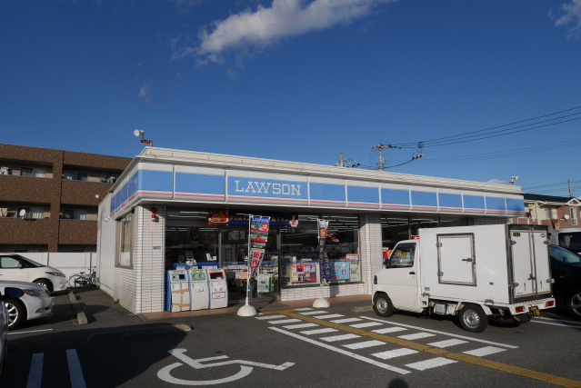 コンビニ　ローソン高知北久保店（コンビニ）まで328m