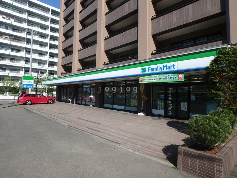 コンビニ　ファミリーマート菊水1条店（コンビニ）まで214m