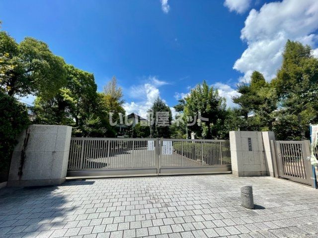 中学校　岡山市立岡北中学校（中学校）まで751m