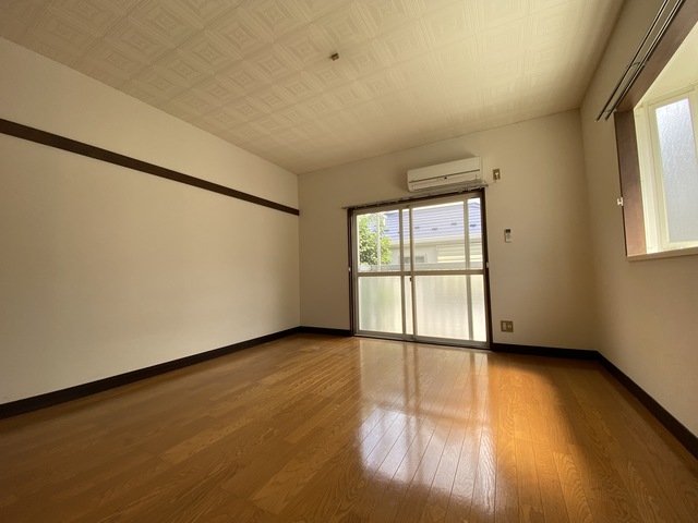 居室・リビング　２面採光で換気もグッド