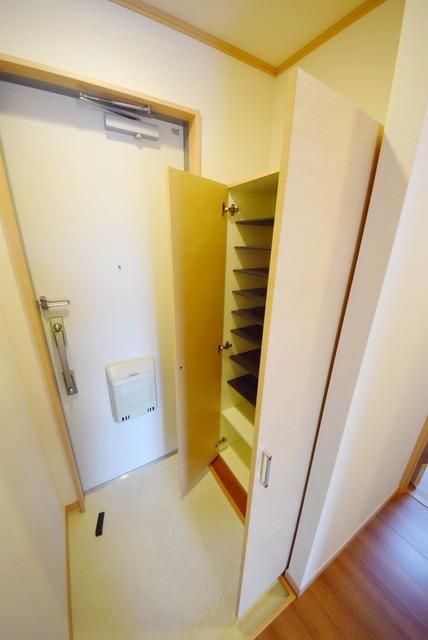 玄関　シューズボックスあります♪