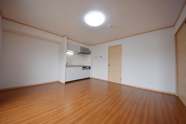 居室・リビング　開放的なリビングです♪