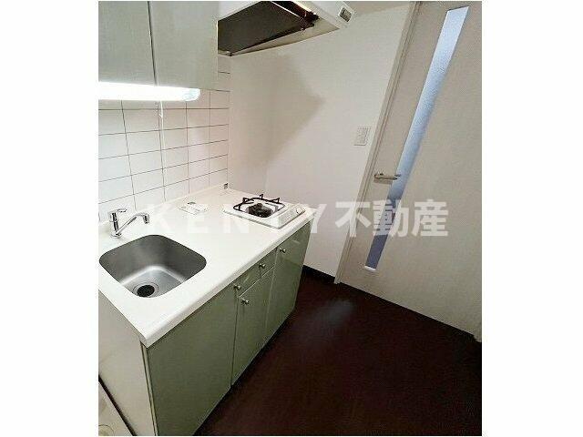 キッチン　コンパクトなキッチンで掃除もラクラク