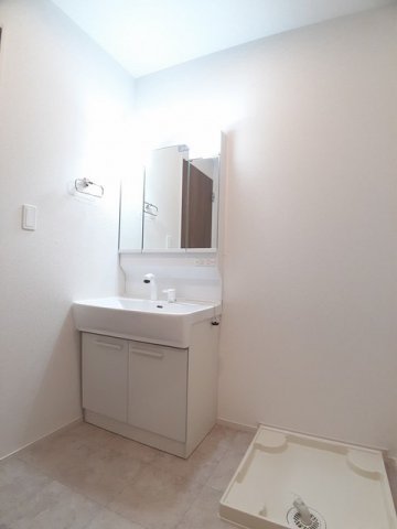 洗面設備　使いやすい洗面所です