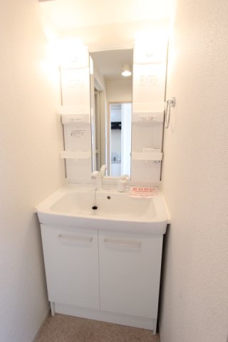 洗面設備　コンパクトで使いやすい洗面所