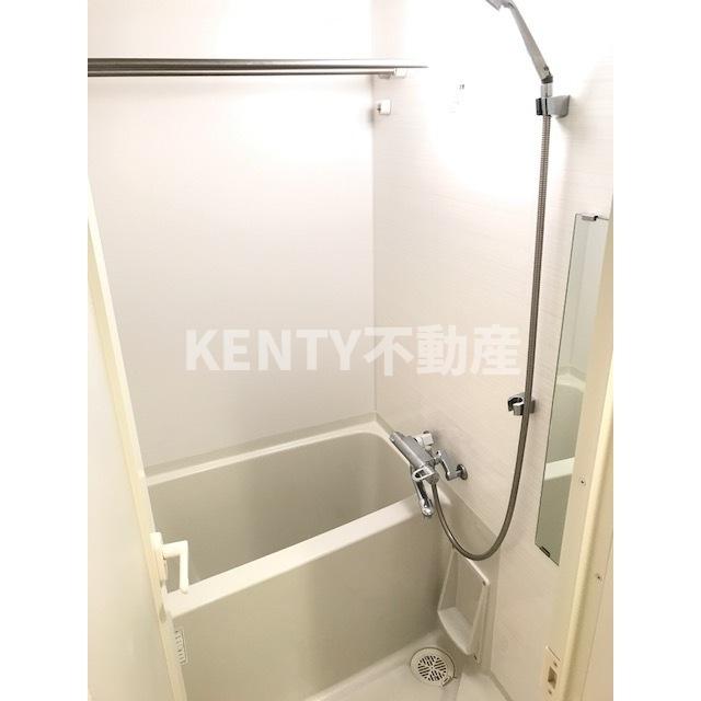 バス・シャワールーム　コンパクトで使いやすいお風呂です