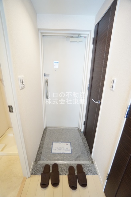 玄関　※写真はモデルルームです。家具・小物付ではありません。