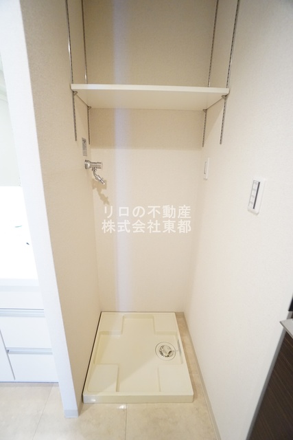 その他　水漏れの心配がない防水パン付きの洗濯機置き場です