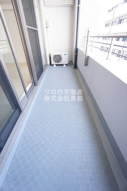 バルコニー　バルコニーがあるので洗濯物を太陽の下で干すことができます♪