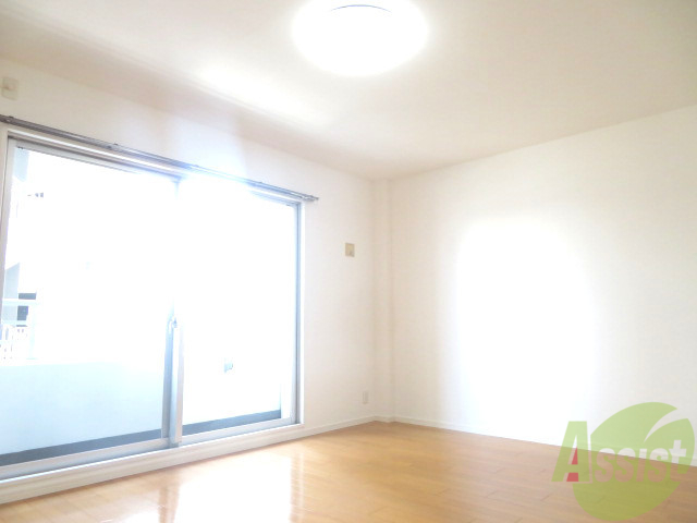 居室・リビング　リビングです。広くて、とても明るい間取りです。