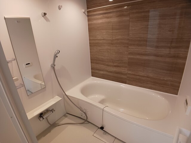 バス・シャワールーム　シャワー・追い焚き給湯