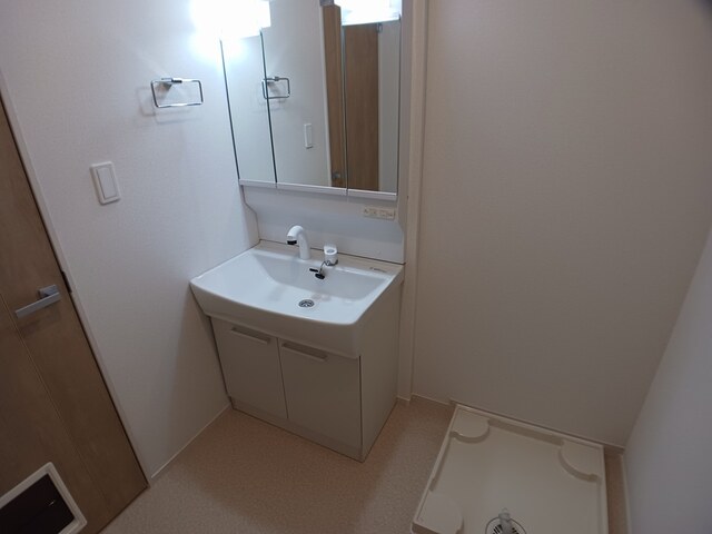 洗面設備　シャンプードレッサー・洗濯機置き場