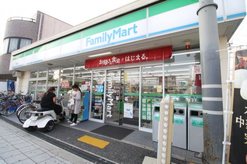 コンビニ　ファミリーマート西野田店（コンビニ）まで669m